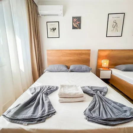 2 Bedroom 896 Apartment *